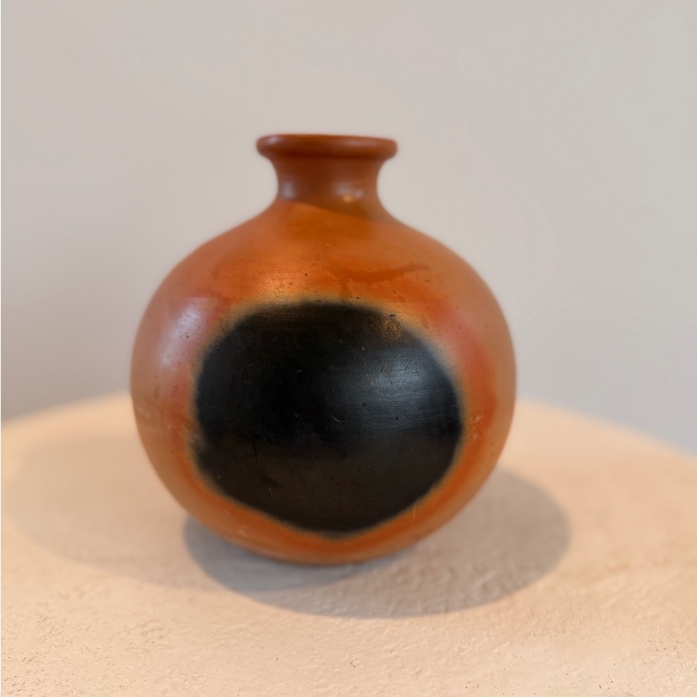 VINTAGE 1980’s TERRACOTTA ROUND ART BALL POTTERY VASE BLACK GLAZED CIRCLE BOHO - Picture 3 of 8